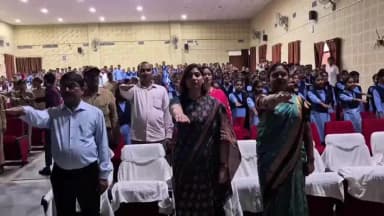 इटाढ़ी: महदह स्थित इंजीनियरिंग कॉलेज से डीएम ने दिया नशामुक्त भारत का संदेश, युवाओं ने भरी हुंकार