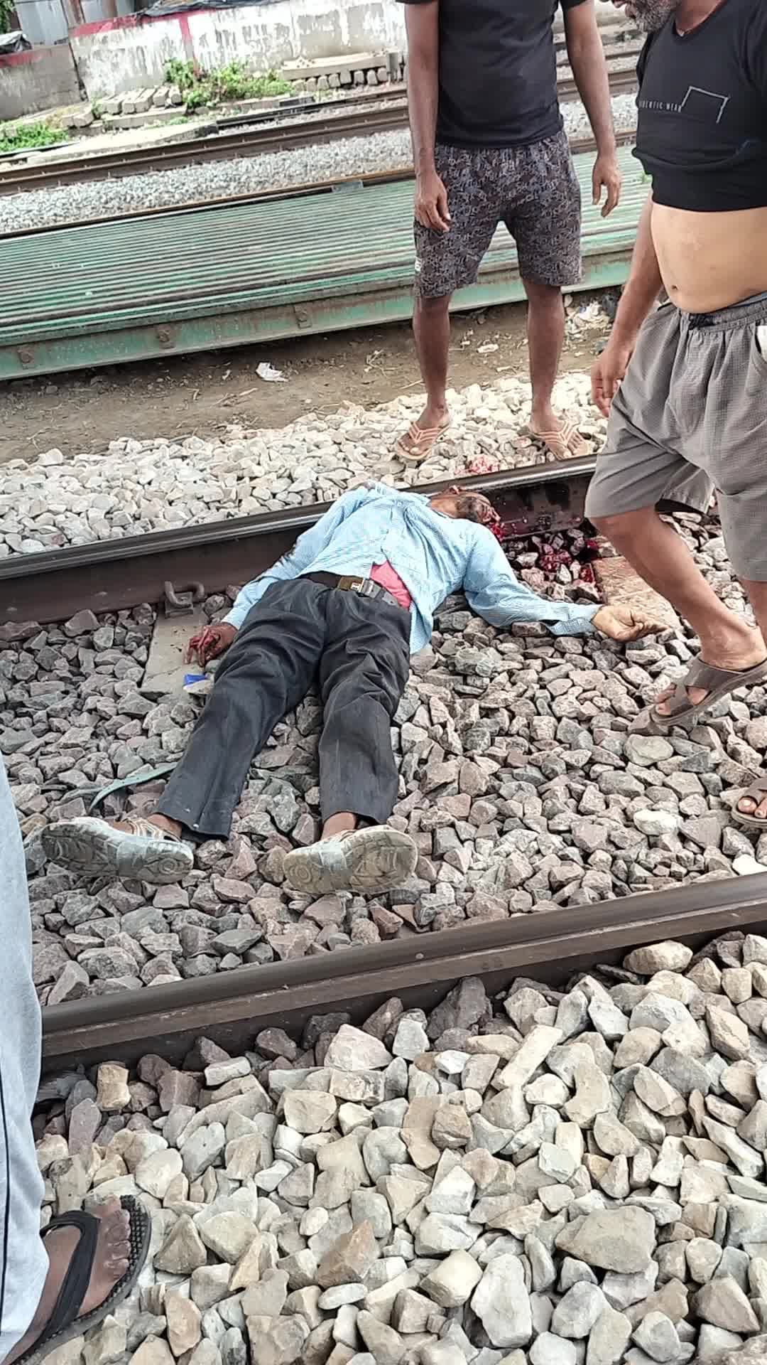 सासाराम में रेलवे स्टेशन पर एक आदमी का हत्या#