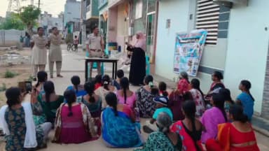 డోన్: డోన్ లో మహిళలకు శక్తి యాప్ పై అవగాహన కల్పించిన పోలీసులు