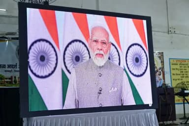 प्रधानमंत्री श्री नरेंद्र मोदी ने "नशा मुक्त युवा फॉर विकसित भारत" संकल्प अभियान का किया शुभारंभ
डोंगरिया में आयोजित जिला स्तरीय कार्यक्रम में विधायक, कलेक्टर, जनप्रतिनिधियों, अधिकारियों एवं हजारों युवाओं ने लिया नशामुक्ति का संकल्प।
#chhattisgarhcmo
#dprchhattisgarh
#GPM