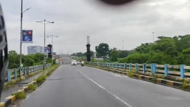 കണയന്നൂർ: ഗോശ്രീ മേൽപ്പാലത്തിലെ കുഴികൾ:- യാത്രക്കാർ ആശങ്കയിൽ