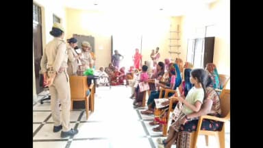 अमेठी: मिशन शक्ति अभियान के तहत बहू-बेटी सम्मेलन में महिलाओं को सुरक्षा व साइबर अपराध से बचाव की दी गई जानकारी
