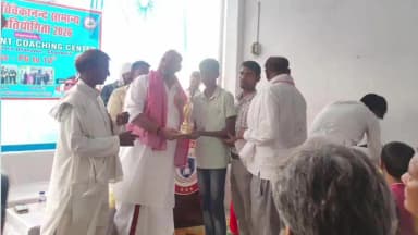 सकलडीहा: धानापुर में स्वामी विवेकानंद सामान्य ज्ञान प्रतियोगिता में प्रत्यंछा ने किया अव्वल, विधायक मनोज सिंह 'डब्लू' ने किया सम्मानित