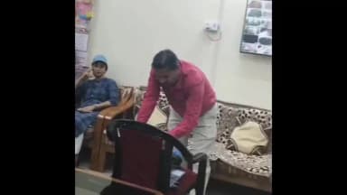 झांसी: झांसी के आर्य कन्या डिग्री कॉलेज में एनसीसी कैडेट्स ने नशा मुक्त भारत अभियान के तहत नशा न करने की दिलाई शपथ