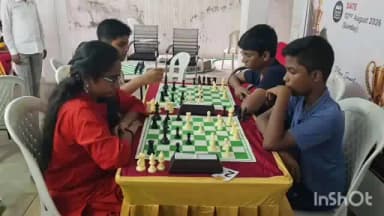 జగిత్యాల: జిల్లా కేంద్రంలో అండర్-18 ఓపెన్ చెస్ ఛాంపియన్షిప్ టోర్నమెంట్, విజేతలకు బహుమతులందించిన టౌన్ సి ఐ కరుణాకర్
