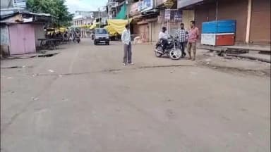 नारायणगंज: बंदरों के हमले से बचने के प्रयास में युवक की मौत, आक्रोशित लोगों ने नारायणगंज बंद किया