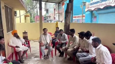 नागदा: नागदा स्थित निज कार्यालय पर आयोजित जनदर्शन कार्यक्रम में बड़ी संख्या में ग्रामीण जन अपनी समस्याएं और सुझाव लेकर पहुंचे