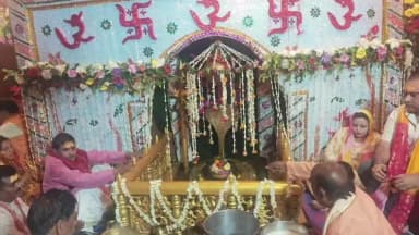 खूंटी: आम्रेश्वर धाम अंगराबाडी में श्रृंगार पूजा का आयोजन, उमड़ी श्रद्धालु भक्तों की भीड़