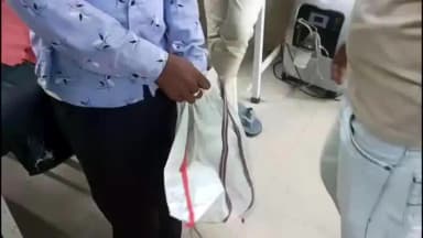 कन्नौज: पत्नी को सांप ने डसा, पति ने जिंदा सांप को डिब्बे में बंद कर अस्पताल पहुंचाया