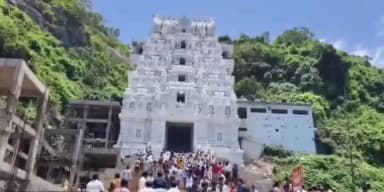 తుని: తుని : తలుపులమ్మ సన్నిధిలో భక్తుల రద్దీ