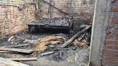 गोड्डा: नगर थाना क्षेत्र के कौड़ी बहियार माल स्थित रिषभ किराना स्टोर में देर रात आग लगी, अफरा-तफरी मची