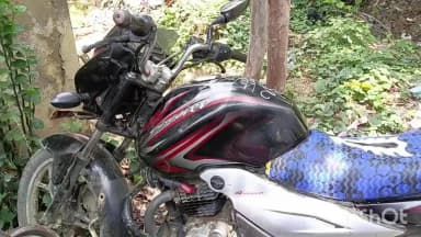 रामगढ़: जल्दहां मोड़ से 48.6 लीटर शराब के साथ बाइक जब्त, आरोपी की गिरफ्तारी के लिए पुलिस की छापेमारी जारी