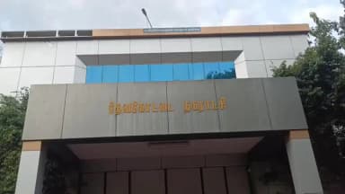 காரைக்குடி: தேவகோட்டை தூய்மை பணியாளர்களுக்கு 'ஜனநாயகம்' திரைப்படம் இலவசமாகக் காண ஏற்பாடு செய்த த.வெ.க. 6-வது வார்டு கவுன்சிலர்