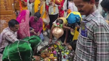 पत्थलगांव: पत्थलगांव के कदम घाट के पास तेज रफ्तार कार डिवाइडर से टकराई, वाहन हुआ क्षतिग्रस्त