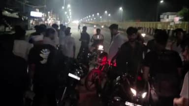 अमरोहा: अमरोहा में NH9 पर दर्दनाक हादसा, कांवड़ियों की बाइकों की टक्कर में एक व्यक्ति गंभीर रूप से घायल