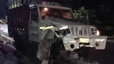 सूरजगढ़: लोहारू रोड पर देर रात दो वाहनों में भीषण टक्कर, एक वाहन डिवाइडर पर चढ़ा और दूसरा पलट गया