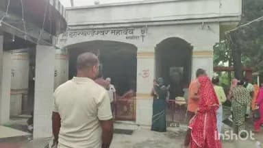 बलरामपुर: सावन माह के प्रथम सोमवार को झारखंडेश्वर महादेव मंदिर धर्मपुर में प्रातः काल से श्रद्धालुओं की भीड़