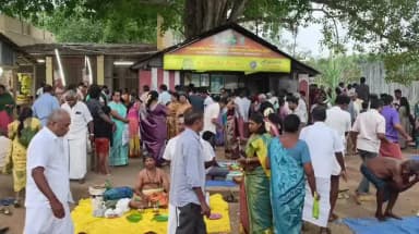 பேரூர்: ஆடிப்பெருக்கு நாளை முன்னிட்டு பேரூர் படித்துறையில் வழிபாடு நடத்துவதற்கு குவிந்த மக்கள் தண்ணீர் இல்லாததால் ஏமாற்றம் அடைந்தனர்.