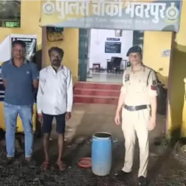 महासमुंद: जोगीदादर में अवैध महुआ शराब बेचते एक आरोपी को गिरफ्तार किया गया, 15 लीटर शराब जब्त