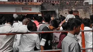 महसी: पांडवकालीन बाबा जंगली नाथ मंदिर में उमड़ी श्रद्धालुओं की भीड़, बैरिकेडिंग टूटने से मची अफरा-तफरी
