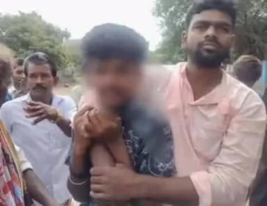 కళ్యాణదుర్గం: కళ్యాణదుర్గం ఆర్టీసీ బస్టాండులో ఐదు మంది ప్రయాణికుల సెల్ ఫోన్లు చోరీ చేసిన దొంగ, పట్టుకొని పోలీసులకు అప్పగింత