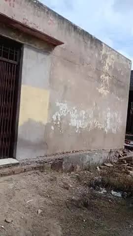 ग्राम जसोती में आंगनबाड़ी केंद्र है जिसमें की पूरी बिल्डिंग चार्ज है बच्चों के लिए खतरा है और जो भीपोषाहा मिलनहीं रह