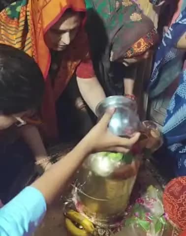 कौंच: कोंच में सावन के पहले सोमवार पर शिवमय हुआ कोंच, शिवालयों में उमड़ी आस्था का सैलाब, सुरक्षा के लिए पुलिस तैनात