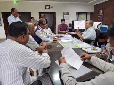 ಬಾಗಲಕೋಟೆ: ಬಾಗಲಕೋಟೆ-ಕುಡಚಿ ರೈಲು ಮಾರ್ಗದ ಕಾಮಗಾರಿ ವಿಚಾರ,ರೈಲ್ವೆ ಮಹಾ ವ್ಯವಸ್ಥಾಪಕರನ್ನ ಭೇಟಿಯಾದ ಹೋರಾಟಗಾರರು