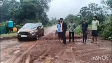 ಸಾಗರ: ತುಮರಿಯಲ್ಲಿ ಅರ್ಧಂಬರ್ಧ ಕಾಮಗಾರಿಗಯಿಂದ ರಸ್ತೆ ಹಾಗೂ ಮನೆಗಳಿಗೆ ನುಗ್ಗಿದ ಮಣ್ಣು