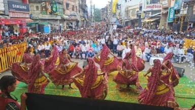 खंडवा नगर: खंडवा गौरव दिवस में स्कूली बच्चों की रंगारंग प्रस्तुतियांः कालबेलिया, राजस्थानी और गणगौर नृत्य की प्रस्तुति दी,