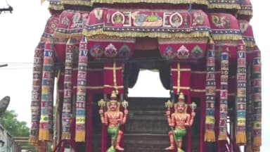 ஸ்ரீவில்லிபுத்தூர்: தேரில் அலங்கரிக்கப்பட்ட பழையதுணியை மாற்ற கோரி ஆண்டாள் கோவில் அலுவலகத்தை முற்றுகையிட்ட இந்து முன்னணியனர்
