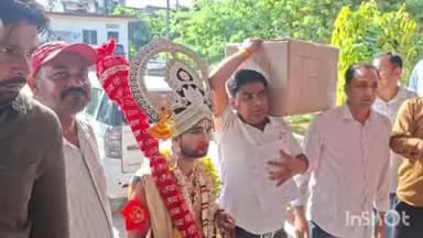 धौलपुर: हनुमानजी महाराज रिपोर्ट दर्ज कराने थाने पहुंचे, राम मंदिर चोरी मामले में