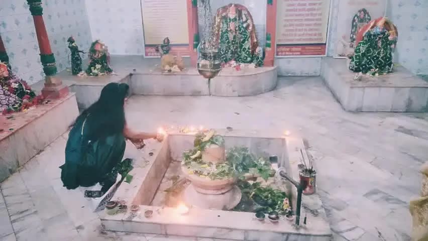 बेतिया जोड़ा शिवालय मंदिर, पशुपतिनाथ बाबा के दरबार में श्रद्धालु भक्तों ने किया जलाभिषेक। 3 August 2026.