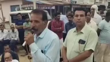 सीकर: कुली गांव में चोरी से आक्रोशित ग्रामीणों ने दुकानें बंद रखकर किया प्रदर्शन