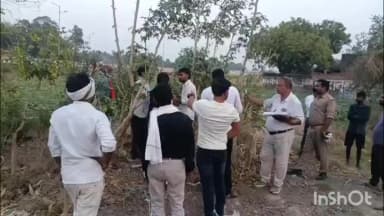 सोरांव: सोरांव थाना क्षेत्र के भदरी मलाक हरहर में पैमाइश करने गई टीम पर विपक्षियों ने किया हमला