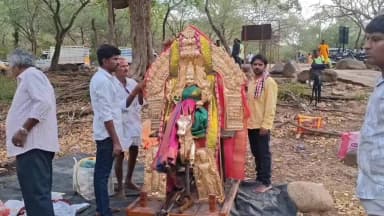 பென்னாகரம்: ஆடிப்பெருக்கை முன்னிட்டு
ஆஞ்சநேயர் கோயில்களில் சிறப்பு வழிபாடு ஏராளமான பொதுமக்கள் வரிசையில் நின்று தரிசனம்