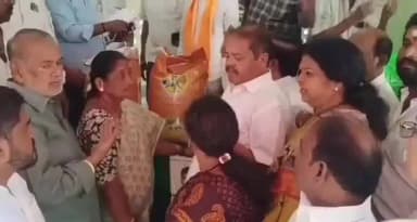కాకినాడ సిటీ: కాకినాడ:తూరంగిలో తక్కువ ధరకే బియ్యం విక్రయాలు ప్రారంభించిన ఎమ్మెల్యే నానాజీ
