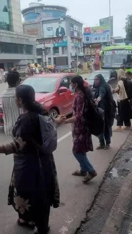 തിരുവനന്തപുരം: മനുഷ്യച്ചങ്ങലയുമായി LPST ഉദ്യോഗാർത്ഥികൾ