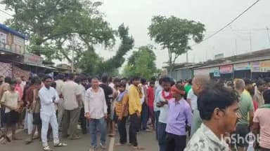 मढ़ौरा: तेजपुरवा मोड़ पर दिन दहाड़े युवक की गोली मारकर हत्या, पुलिस घटनास्थल पर पहुंची