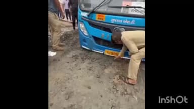 વિસનગર: વિસનગર શહેરના અમરગઢ સોસાયટી પાસે એસટી બસ ખાડામાં ફસાઈ પાલિકાના જેસીબી થી બહાર કઢાવી