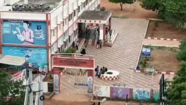 ఒంగోలు అర్బన్: ఉమ్మడి ప్రకాశం జిల్లాలో ఆకతాయుల ఆట కట్టించేందుకు సాంకేతిక పరిజ్ఞానాన్ని ఉపయోగించిన పోలీసులు, షీ టీమ్స్ పై అవగాహన