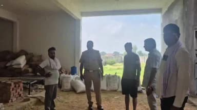 अलीगंज: गल्ला गोदाम से लाखों की चोरी, चोरों ने डीवीआर भी किया चोरी, सूचना पर पहुंची कोतवाली अलीगंज पुलिस जांच में जुटी