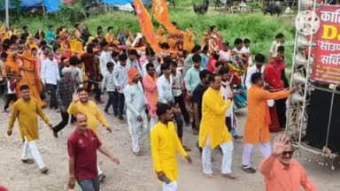महरौनी: कस्बा बानपुर में बजरंगगढ़ प्रभात फेरी मंडल के तत्वाधान में कुंडेश्वर धाम के लिए निकली भव्य कावड़ यात्रा