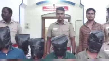செஞ்சி: திண்டிவனத்தில் கத்திமுனை வழிப்பறி! VAO மற்றும் மாணவனைத் தாக்கிய 5 பேர் கொண்ட 'ஜாலி' கும்பல் கைது
கிராம நிர்வாக அலுவலரை கத்தியைக் காட்டி மிரட்டியும்,