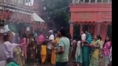 दुमका: सावन की प्रथम सोमवारी पर दुमका के शिवालयों में उमड़ी श्रद्धालुओं की भीड़