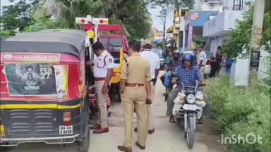 ಶಿವಮೊಗ್ಗ: ನೋಟಿಸ್ ಅಂಟಿಸಿ ಎಚ್ಚರಿಕೆ ನೀಡಿದ್ದ ವಾಹನಗಳನ್ನು ತೆರವುಗೊಳಿಸಿದ ಶಿವಮೊಗ್ಗ ಪೊಲೀಸರು