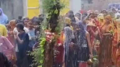 महाराजगंज: खुशहालनगर में सावन के पहले सोमवार पर निकाली गई भव्य कलश यात्रा