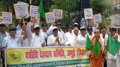 जमुई: गांधी पुस्तकालय से दधीचि देहदान समिति ने शहर में ब्लाइंड वॉक का आयोजन कर लोगों को किया जागरूक