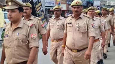 रुधौली: रुधौली थाना क्षेत्र में पुलिस ने किया पैदल गश्त, त्यौहारों को शांतिपूर्वक मनाने की की अपील
