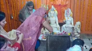 संभल: सावन के सोमवार को श्री पातालेश्वर महादेव मंदिर में हर हर महादेव के जयघोष से गूंजा मंदिर, श्रद्धालुओं ने की पूजा-अर्चना